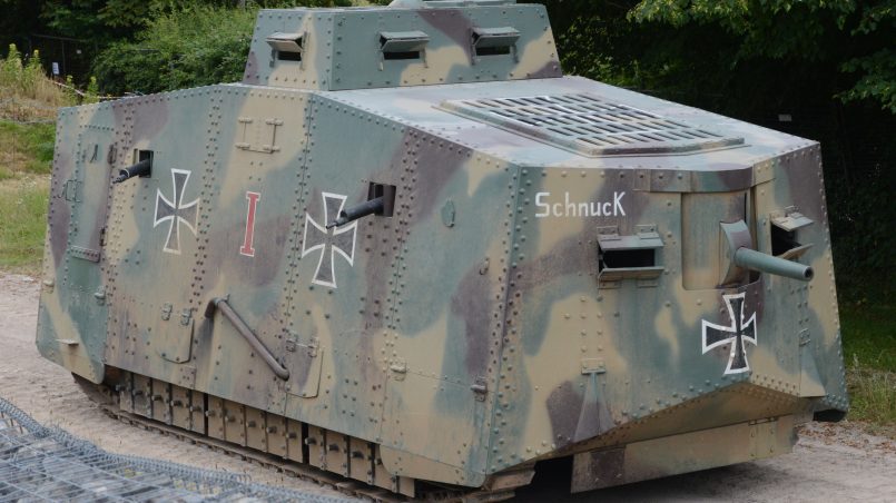 ¿quién fue el creador del primer tanque?